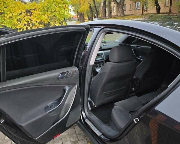 Фольксваген Пассат 2006 в Кривом Роге на Automoto.ua Черный Фольксваген Пассат, объемом двигателя 2 л и пробегом 300 тыс. км за 5999 $, фото 11 на Automoto.ua