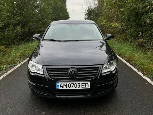Черный Фольксваген Пассат, объемом двигателя 2 л и пробегом 300 тыс. км за 4600 $, фото 1 на Automoto.ua