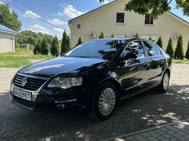Черный Фольксваген Пассат, объемом двигателя 1.6 л и пробегом 215 тыс. км за 6000 $, фото 1 на Automoto.ua