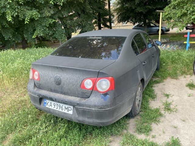 Черный Фольксваген Пассат, объемом двигателя 2 л и пробегом 350 тыс. км за 2399 $, фото 1 на Automoto.ua