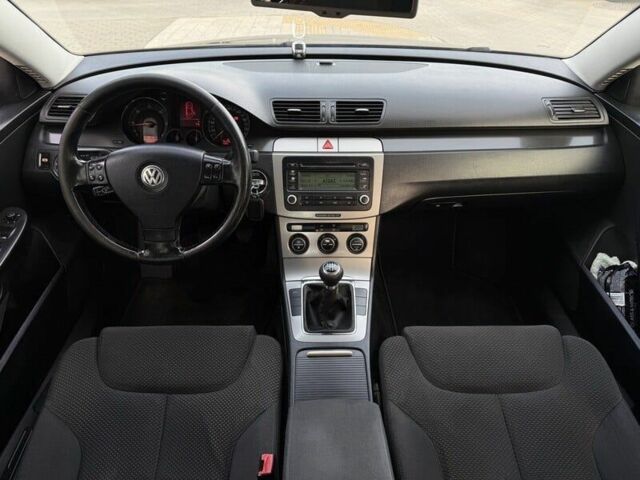 Черный Фольксваген Пассат, объемом двигателя 0 л и пробегом 250 тыс. км за 2000 $, фото 6 на Automoto.ua