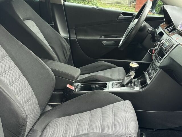 Черный Фольксваген Пассат, объемом двигателя 2 л и пробегом 330 тыс. км за 2450 $, фото 18 на Automoto.ua