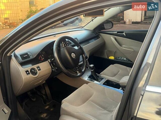 Черный Фольксваген Пассат, объемом двигателя 1.97 л и пробегом 381 тыс. км за 5500 $, фото 6 на Automoto.ua