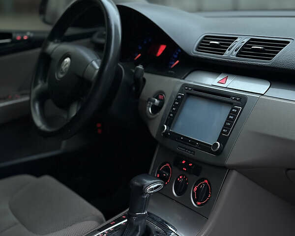 Черный Фольксваген Пассат, объемом двигателя 2 л и пробегом 270 тыс. км за 4600 $, фото 10 на Automoto.ua