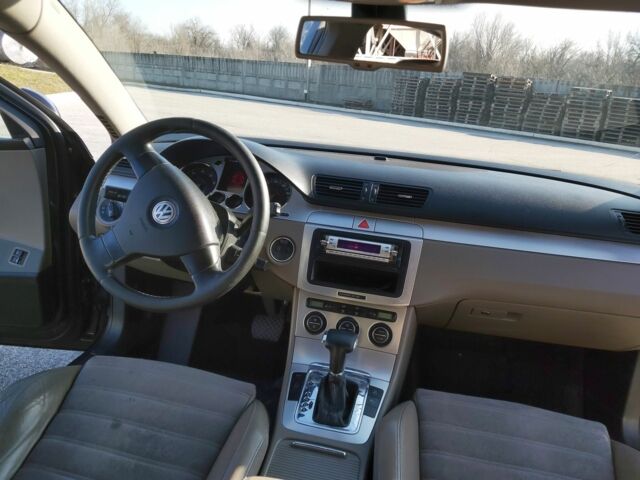 Черный Фольксваген Пассат, объемом двигателя 2 л и пробегом 230 тыс. км за 6500 $, фото 14 на Automoto.ua