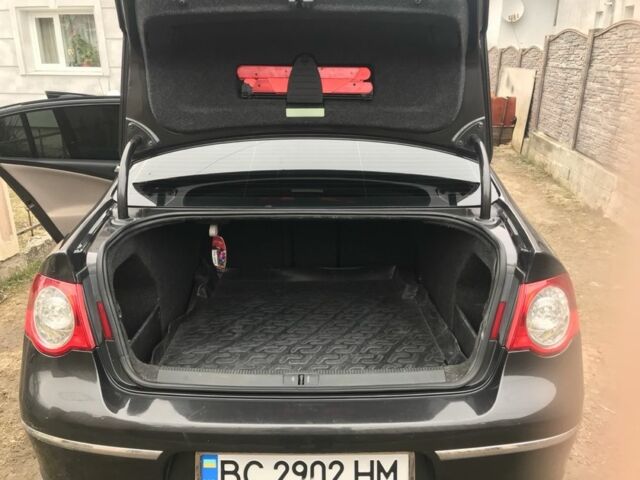 Черный Фольксваген Пассат, объемом двигателя 2 л и пробегом 330 тыс. км за 5200 $, фото 9 на Automoto.ua