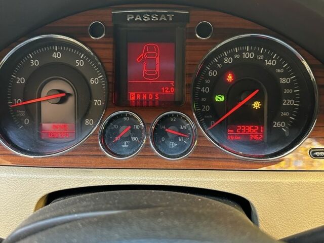 Черный Фольксваген Пассат, объемом двигателя 2 л и пробегом 200 тыс. км за 5800 $, фото 6 на Automoto.ua