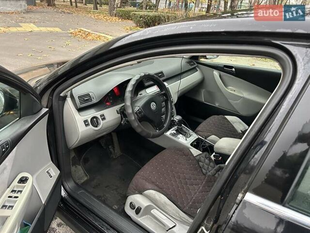 Черный Фольксваген Пассат, объемом двигателя 1.8 л и пробегом 240 тыс. км за 7000 $, фото 6 на Automoto.ua