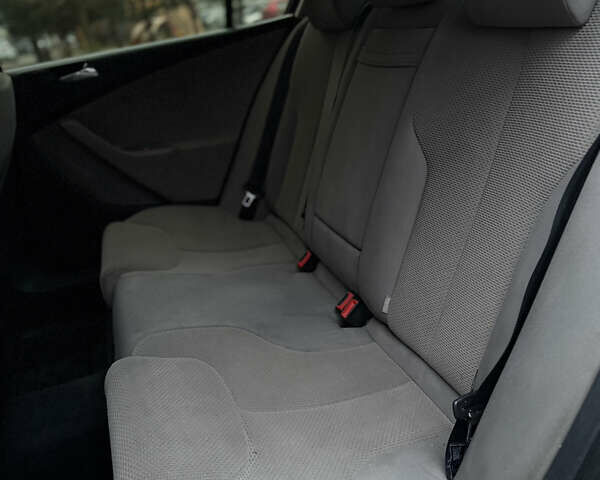 Черный Фольксваген Пассат, объемом двигателя 2 л и пробегом 270 тыс. км за 4600 $, фото 20 на Automoto.ua