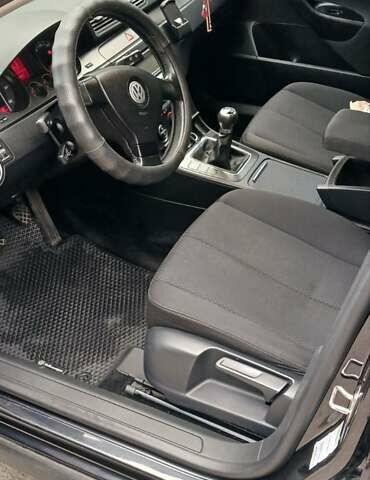 Черный Фольксваген Пассат, объемом двигателя 1.97 л и пробегом 275 тыс. км за 6888 $, фото 5 на Automoto.ua