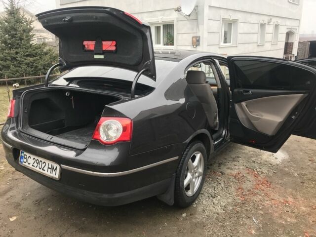 Черный Фольксваген Пассат, объемом двигателя 2 л и пробегом 330 тыс. км за 5200 $, фото 10 на Automoto.ua