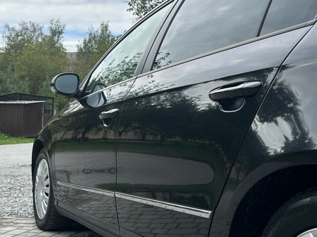 Черный Фольксваген Пассат, объемом двигателя 2 л и пробегом 330 тыс. км за 2450 $, фото 16 на Automoto.ua