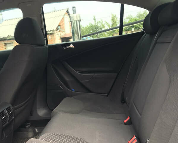 Чорний Фольксваген Пассат, об'ємом двигуна 2 л та пробігом 166 тис. км за 7000 $, фото 6 на Automoto.ua