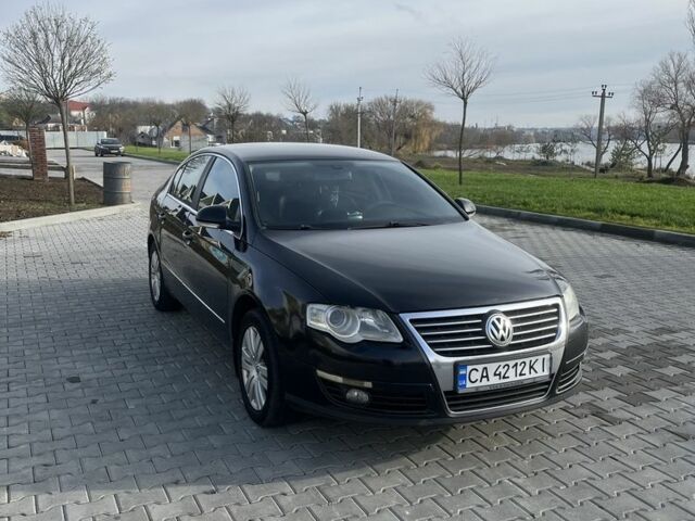 Черный Фольксваген Пассат, объемом двигателя 2 л и пробегом 287 тыс. км за 6499 $, фото 1 на Automoto.ua