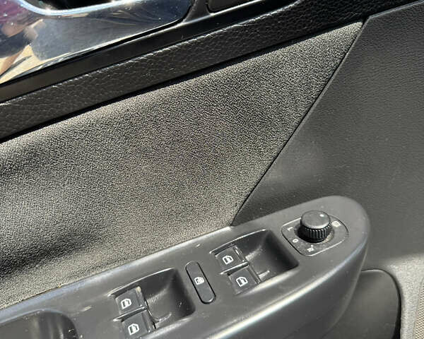 Чорний Фольксваген Пассат, об'ємом двигуна 2 л та пробігом 251 тис. км за 4899 $, фото 37 на Automoto.ua