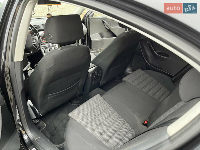 Черный Фольксваген Пассат, объемом двигателя 1.6 л и пробегом 340 тыс. км за 5700 $, фото 11 на Automoto.ua