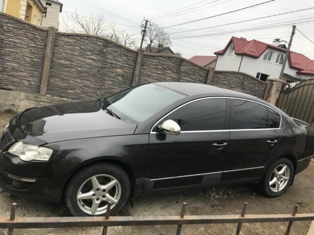 Черный Фольксваген Пассат, объемом двигателя 2 л и пробегом 330 тыс. км за 5200 $, фото 4 на Automoto.ua