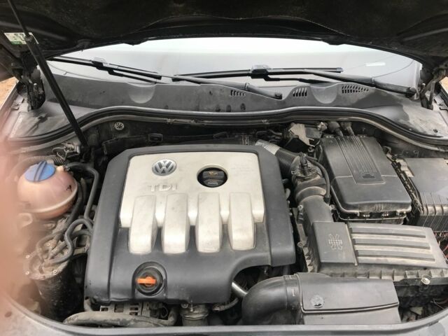 Черный Фольксваген Пассат, объемом двигателя 2 л и пробегом 330 тыс. км за 5200 $, фото 18 на Automoto.ua