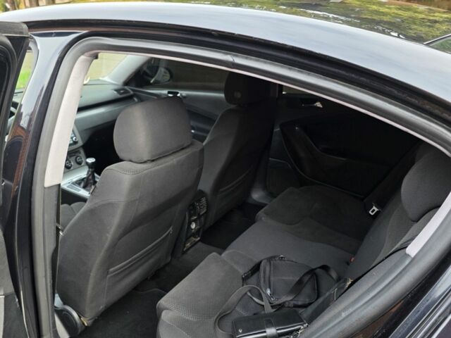 Фольксваген Пассат 2006 в Кривом Роге на Automoto.ua Черный Фольксваген Пассат, объемом двигателя 2 л и пробегом 300 тыс. км за 5999 $, фото 13 на Automoto.ua