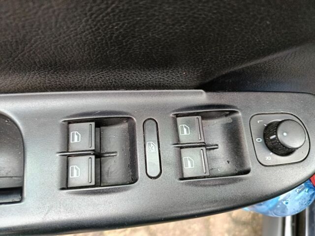 Черный Фольксваген Пассат, объемом двигателя 2 л и пробегом 266 тыс. км за 4950 $, фото 17 на Automoto.ua