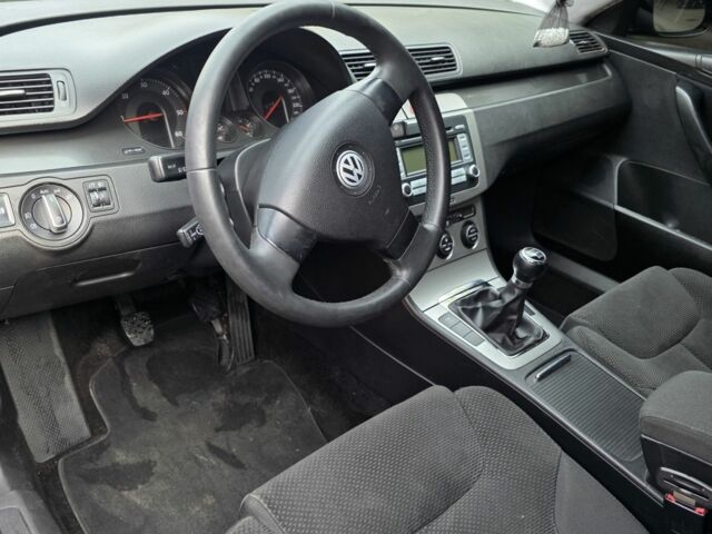 Фольксваген Пассат 2006 в Кривом Роге на Automoto.ua Черный Фольксваген Пассат, объемом двигателя 2 л и пробегом 300 тыс. км за 5999 $, фото 10 на Automoto.ua