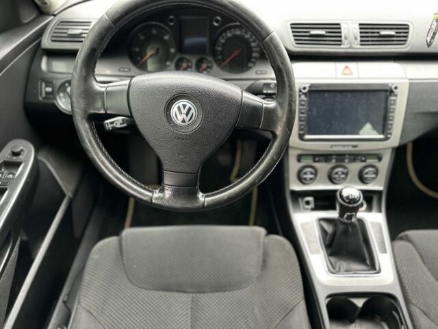 Черный Фольксваген Пассат, объемом двигателя 2 л и пробегом 290 тыс. км за 4750 $, фото 6 на Automoto.ua