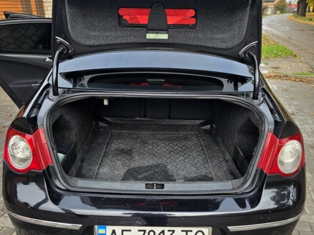 Фольксваген Пассат 2006 в Кривом Роге на Automoto.ua Черный Фольксваген Пассат, объемом двигателя 2 л и пробегом 300 тыс. км за 5999 $, фото 15 на Automoto.ua