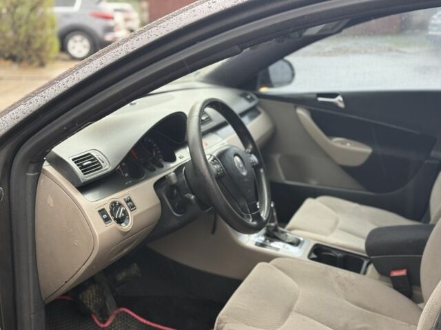 Чорний Фольксваген Пассат, об'ємом двигуна 2 л та пробігом 300 тис. км за 5700 $, фото 10 на Automoto.ua