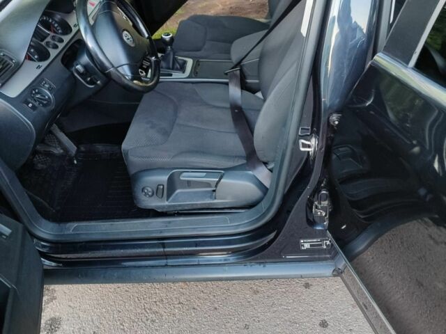 Черный Фольксваген Пассат, объемом двигателя 2 л и пробегом 260 тыс. км за 5300 $, фото 12 на Automoto.ua