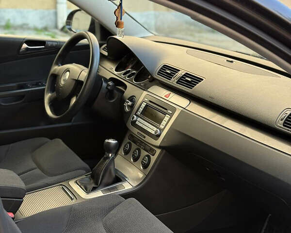 Черный Фольксваген Пассат, объемом двигателя 1.97 л и пробегом 307 тыс. км за 5999 $, фото 5 на Automoto.ua