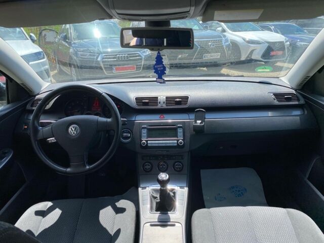 Черный Фольксваген Пассат, объемом двигателя 1.6 л и пробегом 285 тыс. км за 6500 $, фото 6 на Automoto.ua