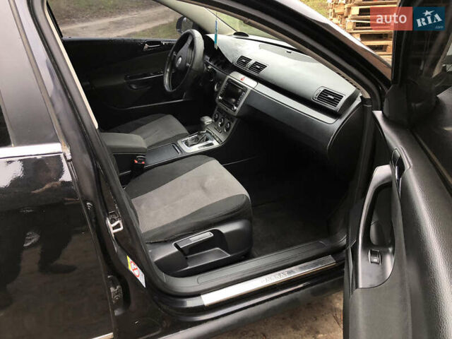 Черный Фольксваген Пассат, объемом двигателя 1.8 л и пробегом 300 тыс. км за 4500 $, фото 7 на Automoto.ua