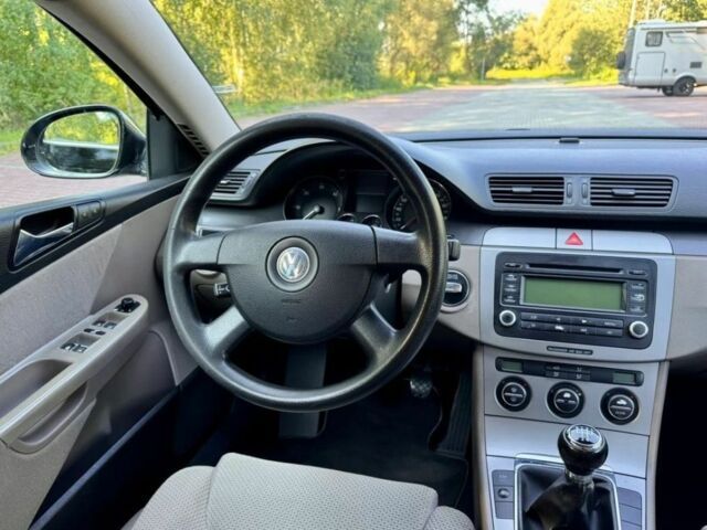 Черный Фольксваген Пассат, объемом двигателя 1.9 л и пробегом 265 тыс. км за 2631 $, фото 6 на Automoto.ua