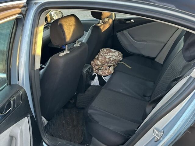 Черный Фольксваген Пассат, объемом двигателя 0 л и пробегом 290 тыс. км за 2950 $, фото 12 на Automoto.ua