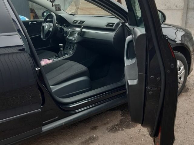 Чорний Фольксваген Пассат, об'ємом двигуна 1.6 л та пробігом 228 тис. км за 7200 $, фото 7 на Automoto.ua