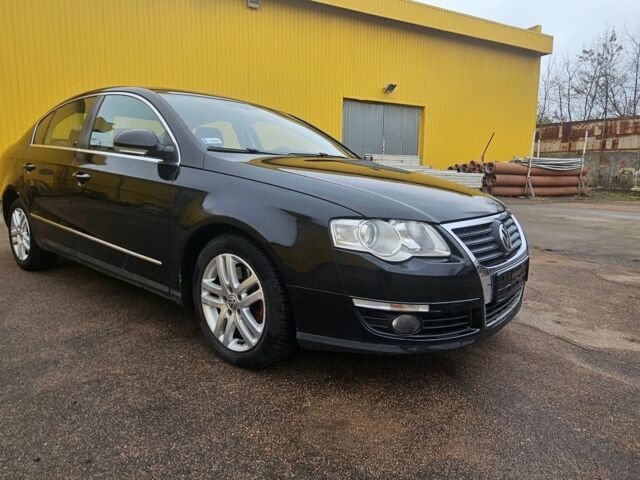 Черный Фольксваген Пассат, объемом двигателя 2 л и пробегом 340 тыс. км за 2857 $, фото 7 на Automoto.ua