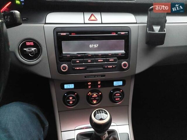 Черный Фольксваген Пассат, объемом двигателя 0 л и пробегом 186 тыс. км за 7777 $, фото 69 на Automoto.ua