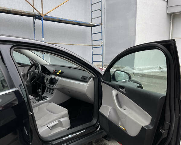 Черный Фольксваген Пассат, объемом двигателя 1.97 л и пробегом 346 тыс. км за 5950 $, фото 5 на Automoto.ua