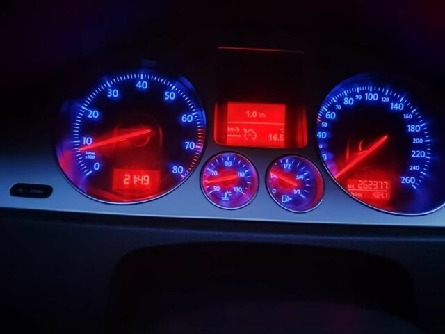 Черный Фольксваген Пассат, объемом двигателя 2 л и пробегом 260 тыс. км за 5300 $, фото 16 на Automoto.ua