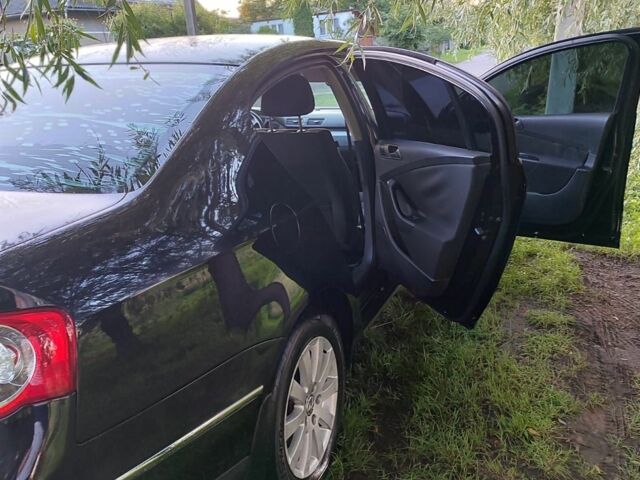 Черный Фольксваген Пассат, объемом двигателя 2 л и пробегом 260 тыс. км за 5300 $, фото 11 на Automoto.ua