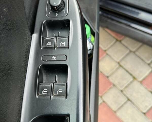 Чорний Фольксваген Пассат, об'ємом двигуна 2 л та пробігом 226 тис. км за 4400 $, фото 15 на Automoto.ua