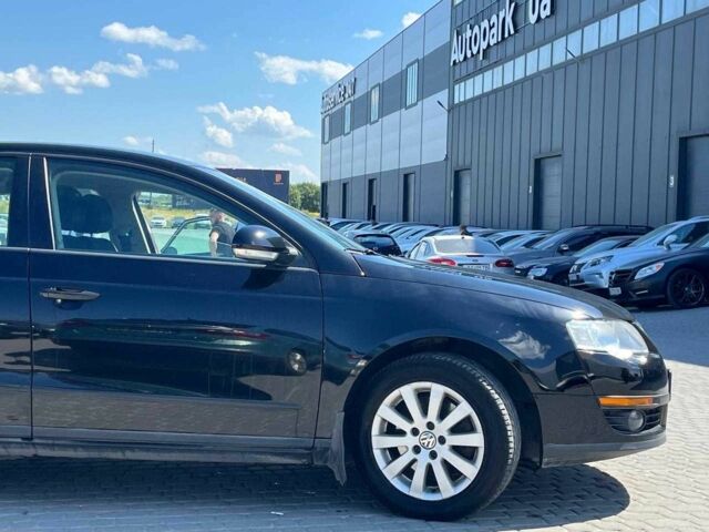 Чорний Фольксваген Пассат, об'ємом двигуна 2 л та пробігом 164 тис. км за 5790 $, фото 3 на Automoto.ua