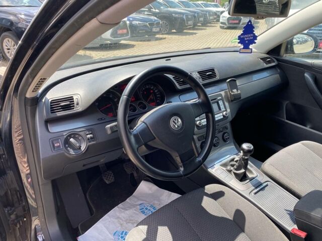 Черный Фольксваген Пассат, объемом двигателя 1.6 л и пробегом 285 тыс. км за 6500 $, фото 7 на Automoto.ua