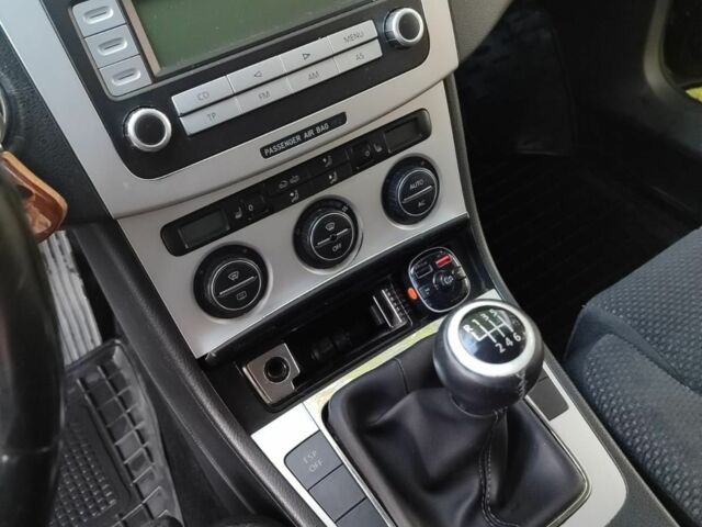 Черный Фольксваген Пассат, объемом двигателя 2 л и пробегом 260 тыс. км за 5300 $, фото 9 на Automoto.ua