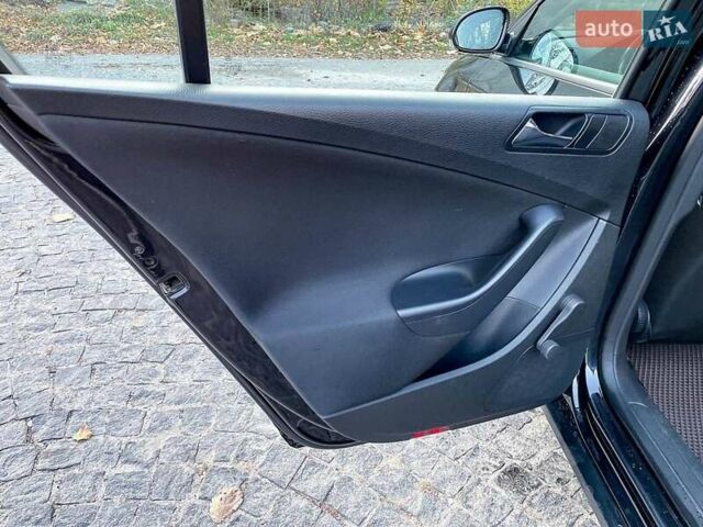 Черный Фольксваген Пассат, объемом двигателя 1.6 л и пробегом 270 тыс. км за 6000 $, фото 4 на Automoto.ua