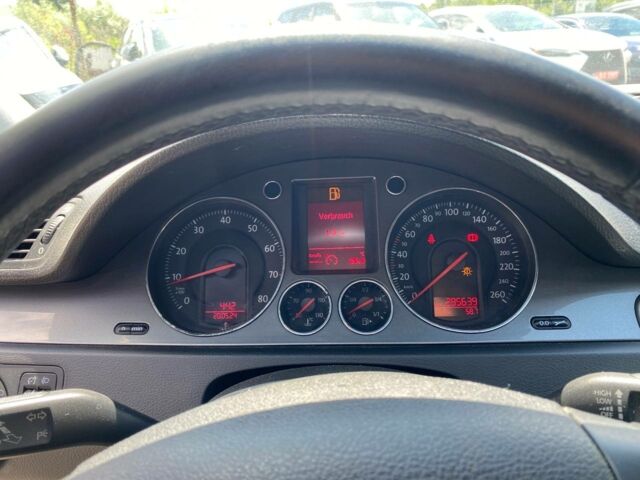 Черный Фольксваген Пассат, объемом двигателя 1.6 л и пробегом 285 тыс. км за 6500 $, фото 11 на Automoto.ua