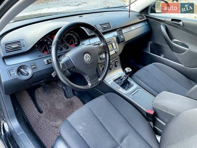 Черный Фольксваген Пассат, объемом двигателя 1.6 л и пробегом 270 тыс. км за 6000 $, фото 12 на Automoto.ua