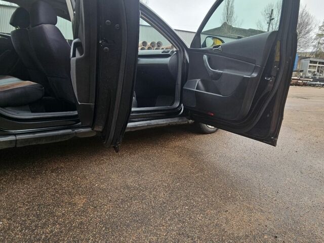 Черный Фольксваген Пассат, объемом двигателя 2 л и пробегом 340 тыс. км за 2857 $, фото 16 на Automoto.ua