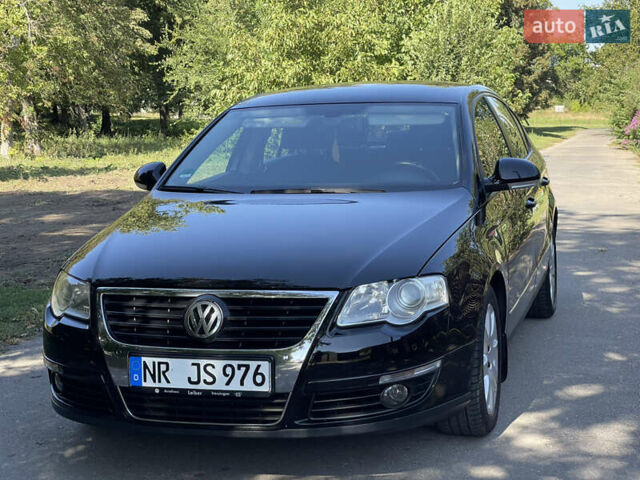 Чорний Фольксваген Пассат, об'ємом двигуна 1.6 л та пробігом 180 тис. км за 7500 $, фото 2 на Automoto.ua
