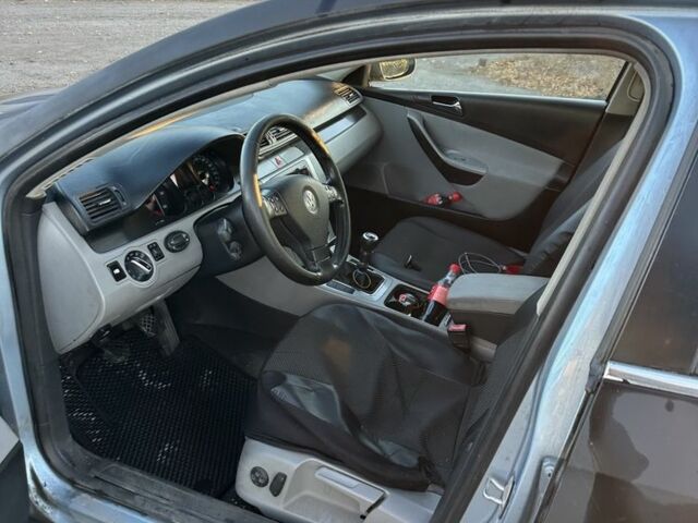 Черный Фольксваген Пассат, объемом двигателя 0 л и пробегом 290 тыс. км за 2950 $, фото 13 на Automoto.ua